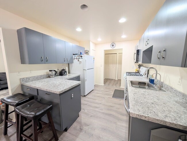 Building Photo - 125 Riverview Ct