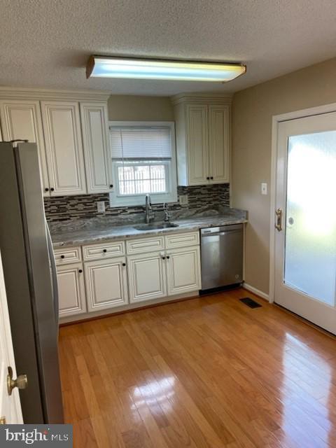 Building Photo - 234 E Juniper Ave