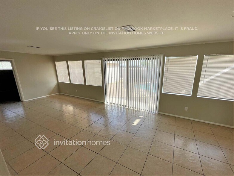 Building Photo - 2107 W San Miguel Ave