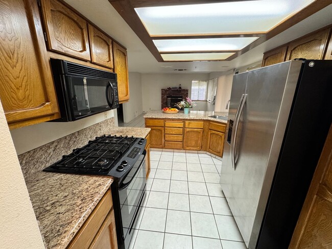 Building Photo - Beautiful 4 Bedroom Home