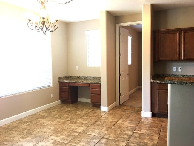 Building Photo - Chandler 5 Bed, 3 Bath + Bonus Room Office/Den