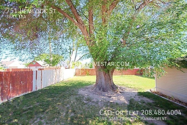 Building Photo - 751 Hemlock St