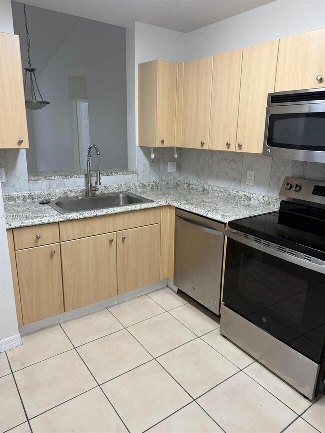 Building Photo - 6676 SW 115th Ct