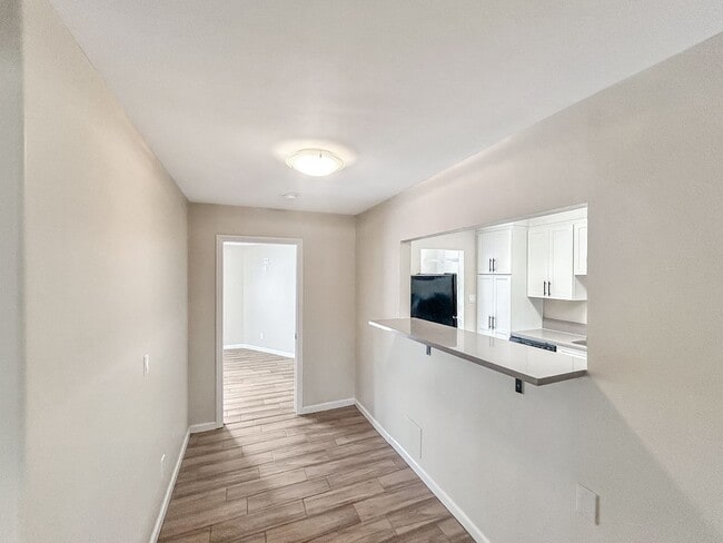 Building Photo - Beautiful 3B/2BA w/ Updated Kitchen and Pool in Clairemont!