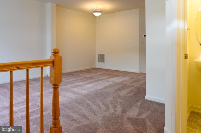 Building Photo - 3842 Koval Ln