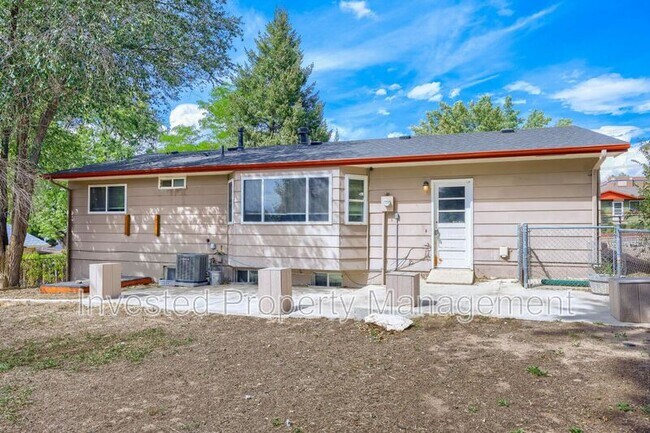 Building Photo - 403 Elmwood Dr