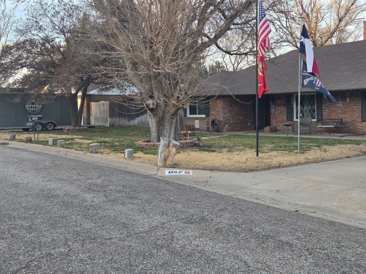 Building Photo - 1804 W Ave H