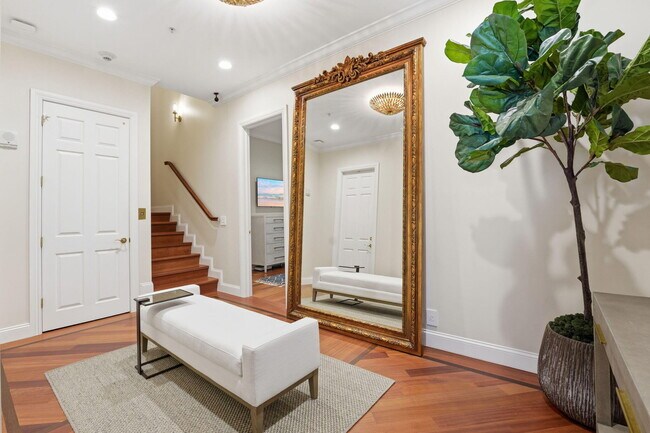 Building Photo - 921 Osceola Dr