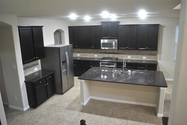 Building Photo - 18115 Fernwood Bend Dr