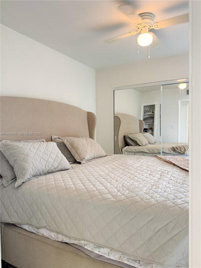 Building Photo - 3140 S Ocean Dr