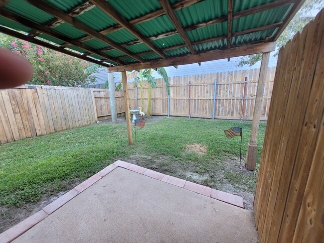 Building Photo - 1813 Bahama Dr