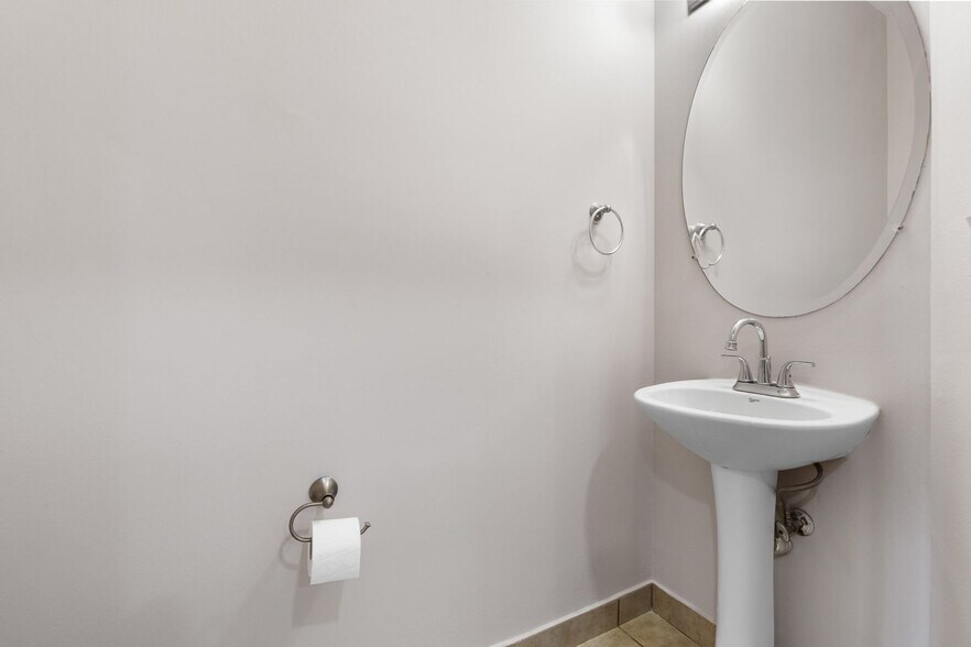 Building Photo - 3051 Grandiflora Dr