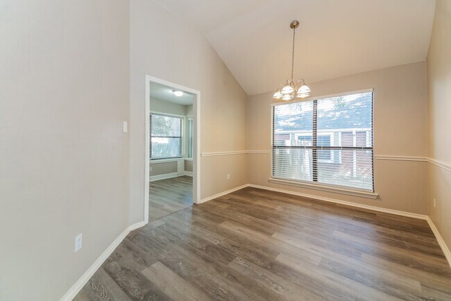 Building Photo - 703 Deep Well Dr