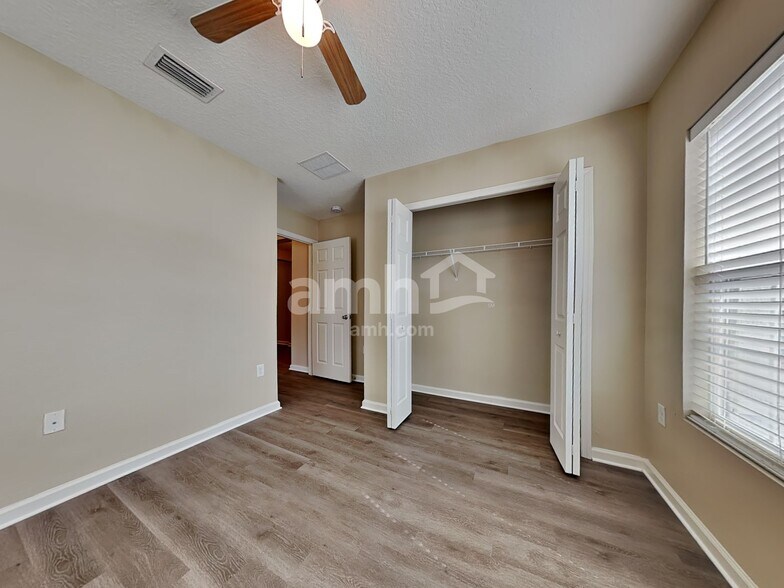 Building Photo - 563 Worcester Ct