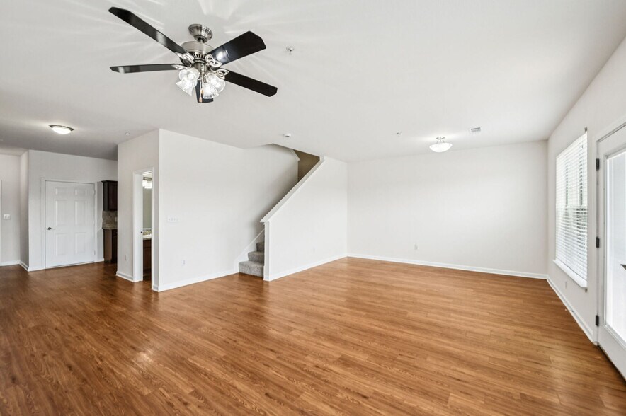 Building Photo - Oaks Estates of Coppell