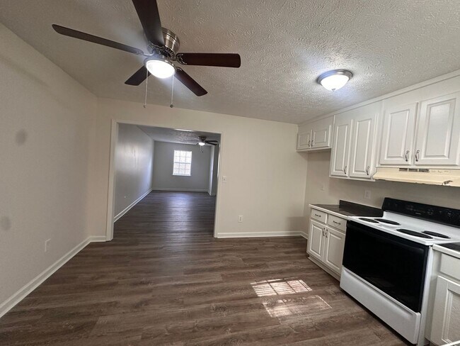 Building Photo - 121 Clyde Dr