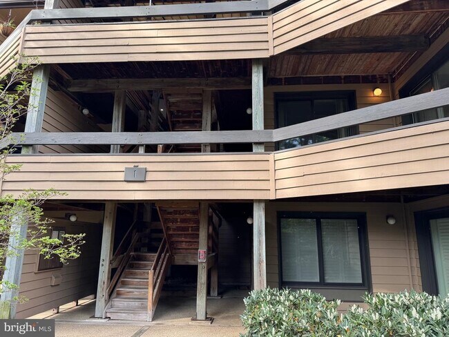 Building Photo - 1 President Point Dr