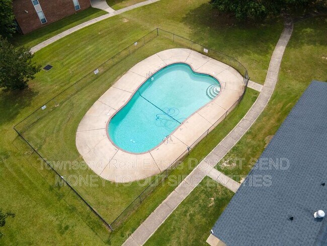 Building Photo - 5874 Century Oaks Dr