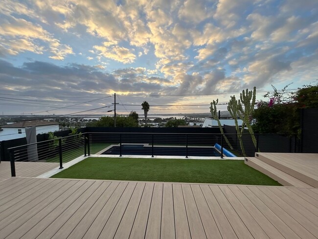Building Photo - Stunning 3 Bedroom with Pool and Views in ...