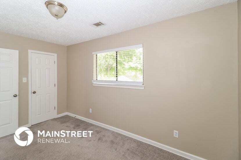 Building Photo - 2156 Oldfield Dr