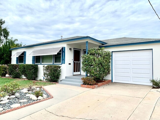 Building Photo - COMING SOON! La Mesa - 3 Bedroom/2 bath House PLUS Detached Bonus Room, Garage and W/D