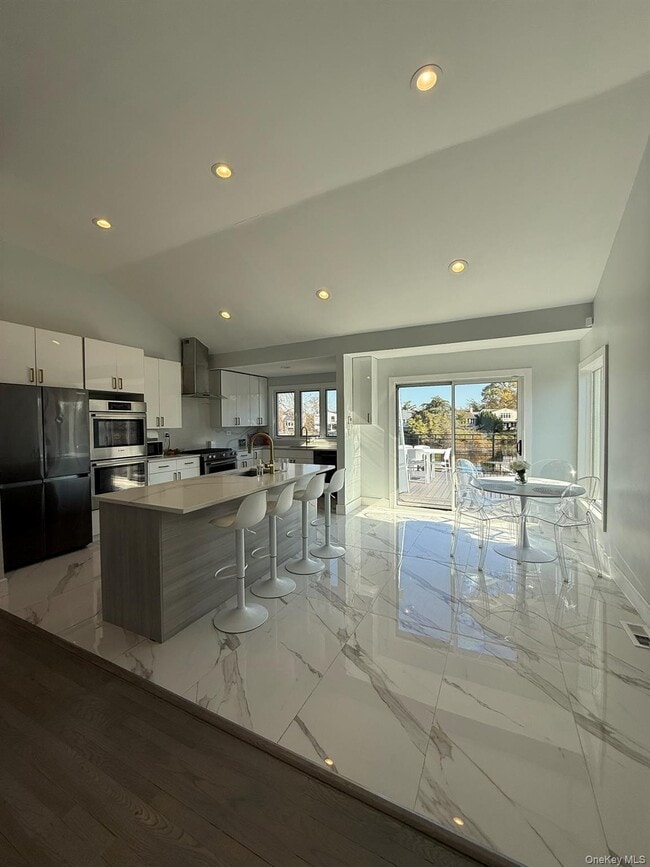 Building Photo - 640 Derby Ave