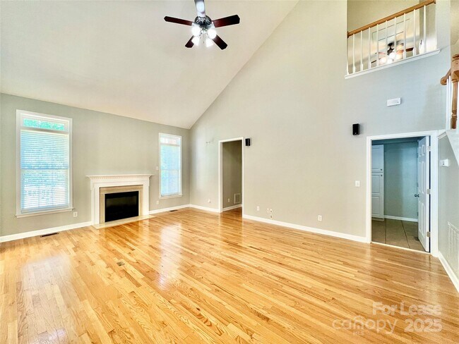 Building Photo - 811 Deercross Ln