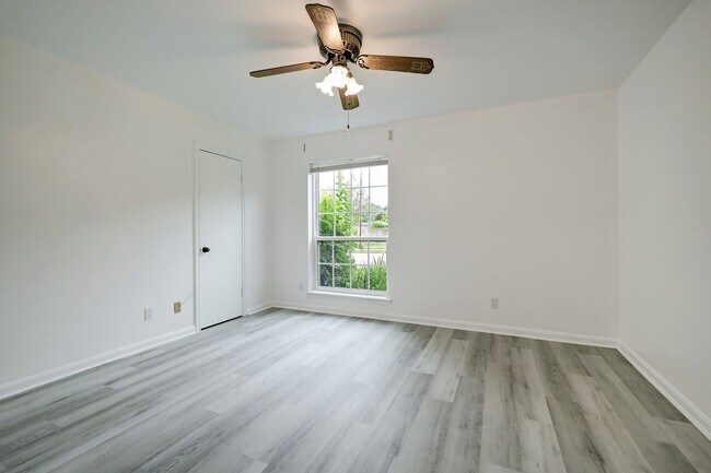 Building Photo - 9807 Braewick Dr