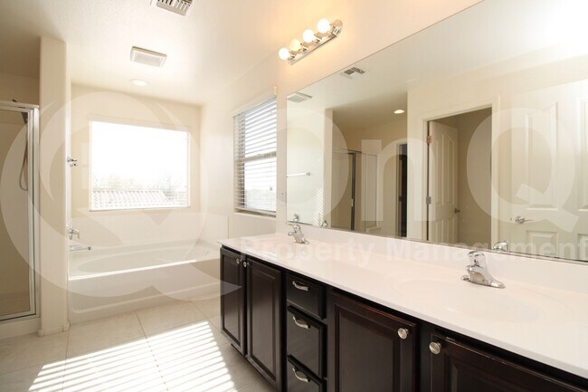 Building Photo - 1819 W Bonanza Dr