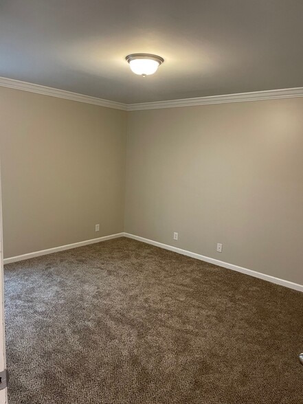 Building Photo - 4844 Laura Jeanne Blvd