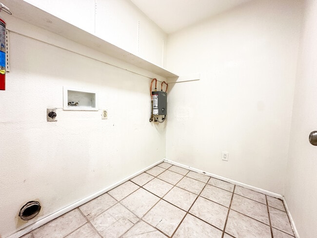 Building Photo - 173 W 27th Pl