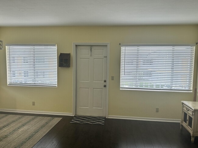 Building Photo - 3080 Lake Osborne Dr
