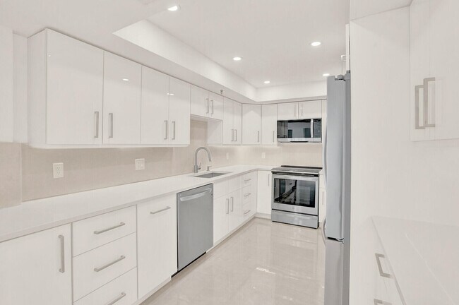 Building Photo - 2697 N Ocean Blvd