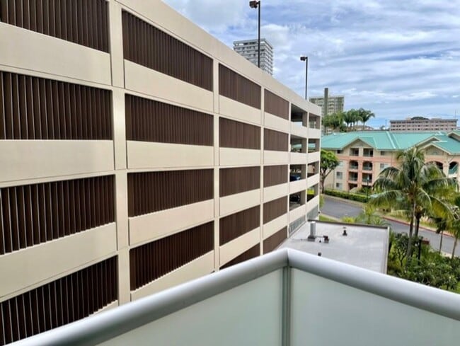 Building Photo - Country Club Village 6