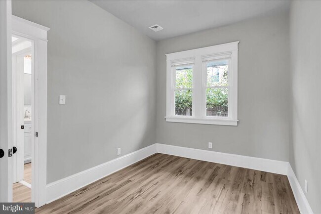 Building Photo - 315 E Christian St