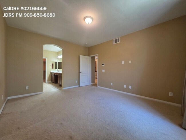 Building Photo - Irvine 4 Bedroom Home