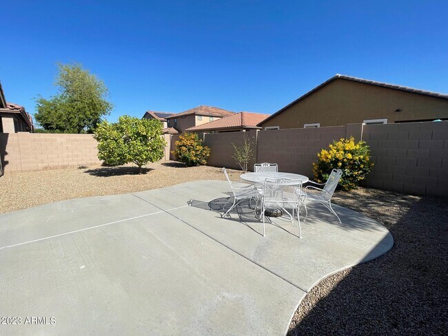 Building Photo - 7621 W Quail Track Dr