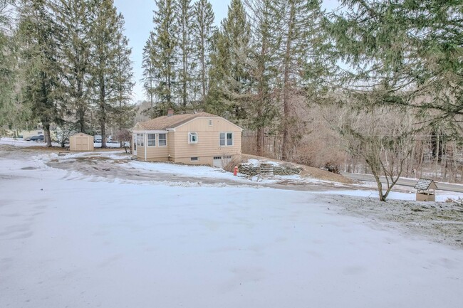 Building Photo - Well Maintained 3 Bedroom Ranch