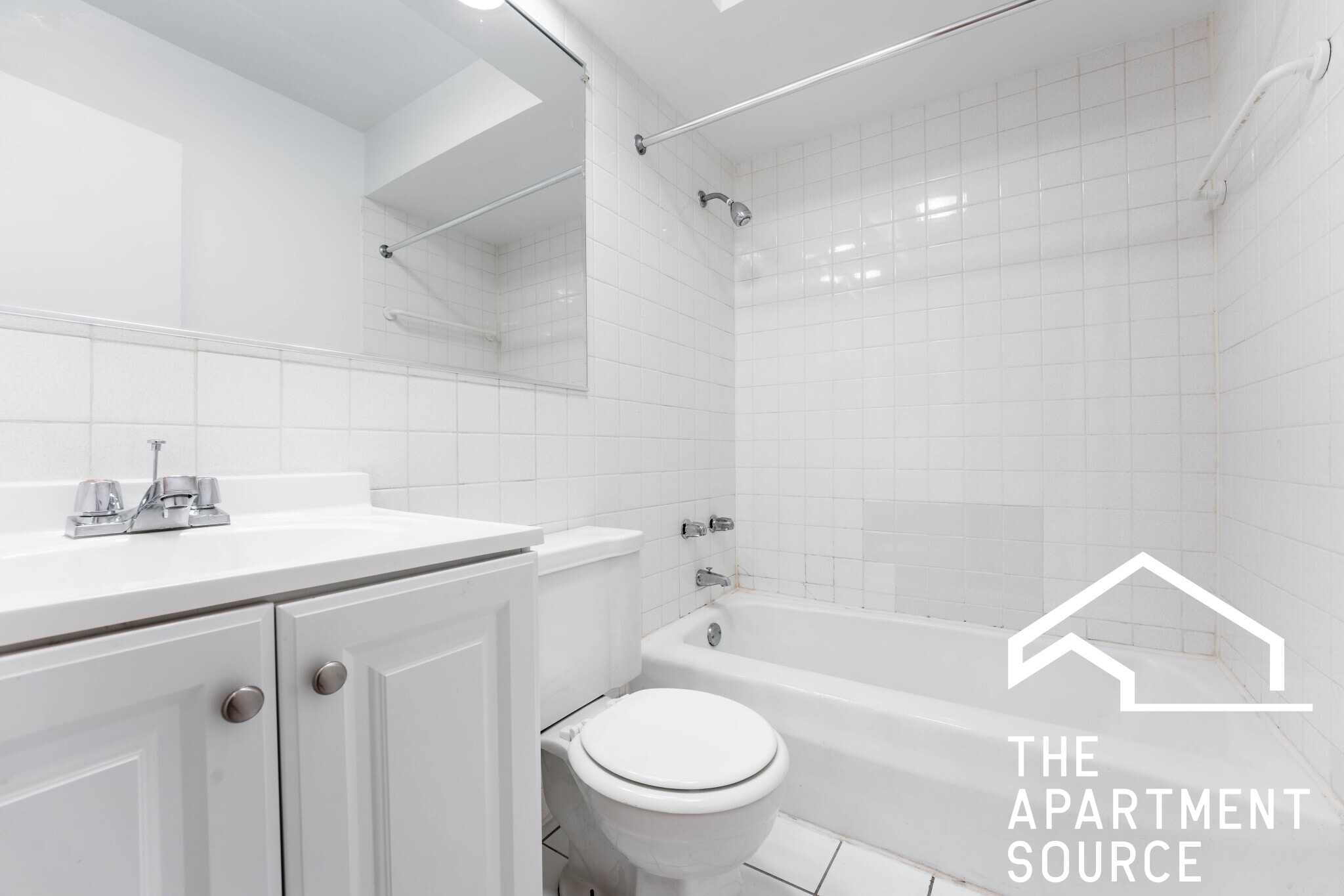 Building Photo - 540 W Roscoe St