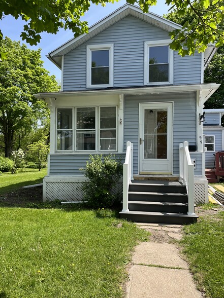 Building Photo - 99 Tillotson St