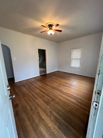 Building Photo - 304 Betty St