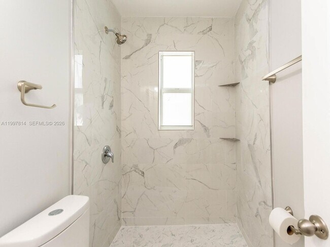 Building Photo - 1413 NW 3rd Ave