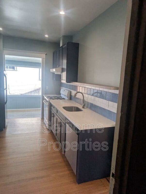 Building Photo - 747 54th St