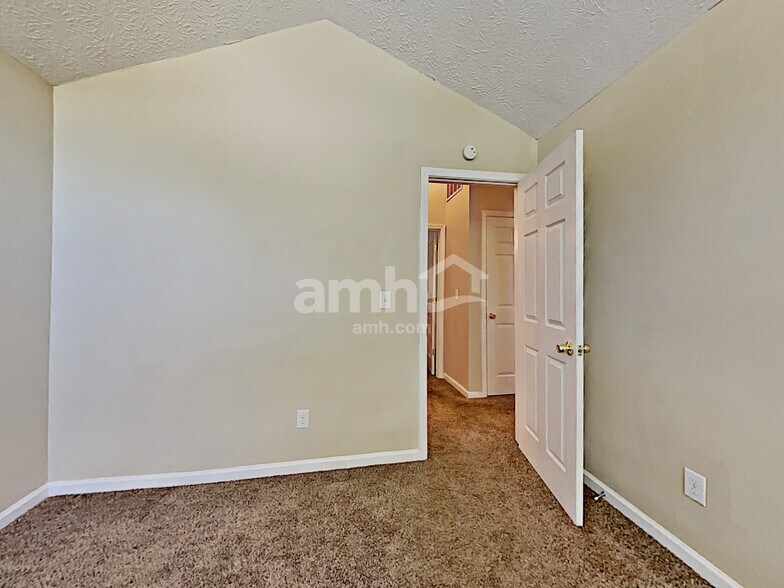 Building Photo - 1735 Westfield Ct