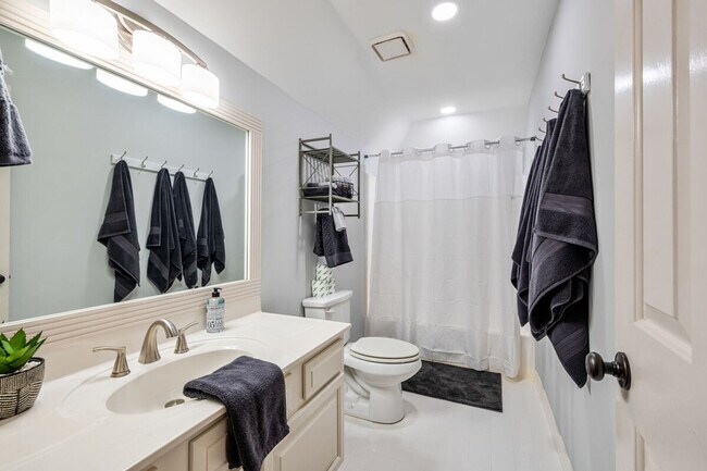 Building Photo - 29 Dean Rd SE