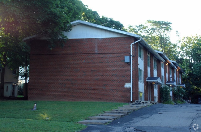 Primary Photo - Court Plaza Apartments