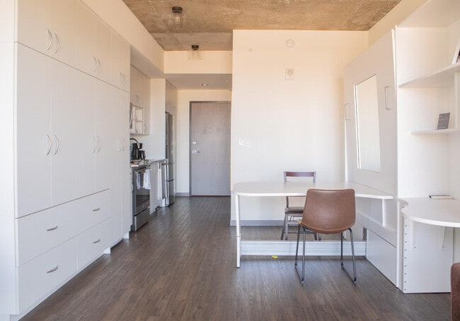 Building Photo - 1840 N Farwell Ave