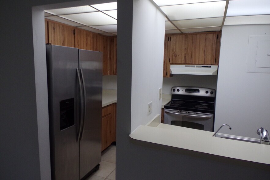STAINLESS STEEL KITCHEN - 170 Palmetto Woods Ct