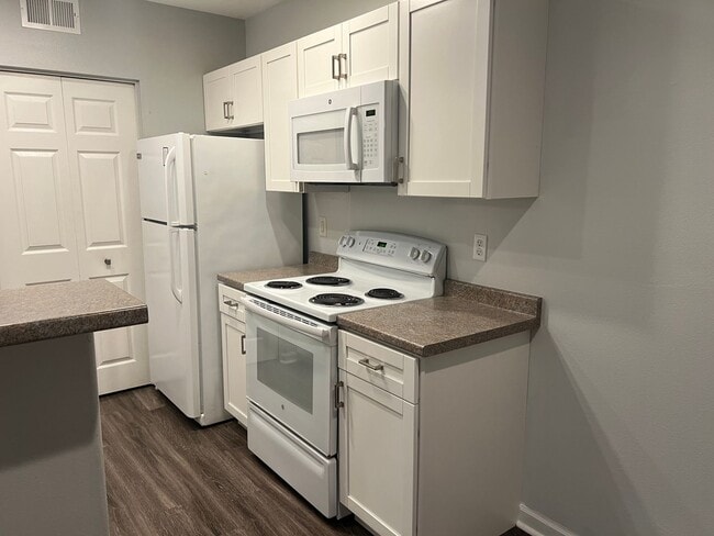 Building Photo - Great first floor unit at  Plantation Point