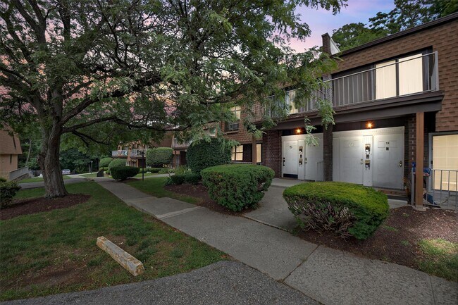 Primary Photo - 424 Carpenter Ave